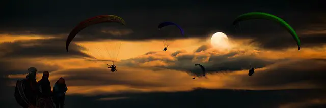 Paragliding vs Hang Gliding: Which is Best?