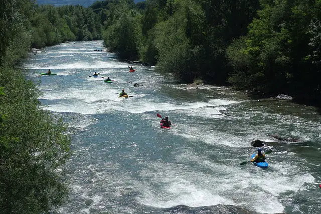 The Thrill and Spectacle of Whitewater Rafting Tennessee