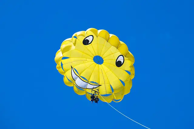 A Shore of Excitement: Experiencing the Thrill of Parasailing in Honolulu